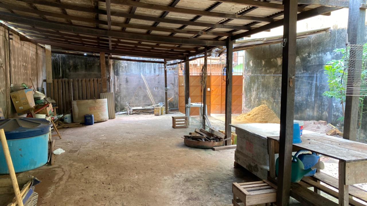 frente da casa portão de ferro.jpeg