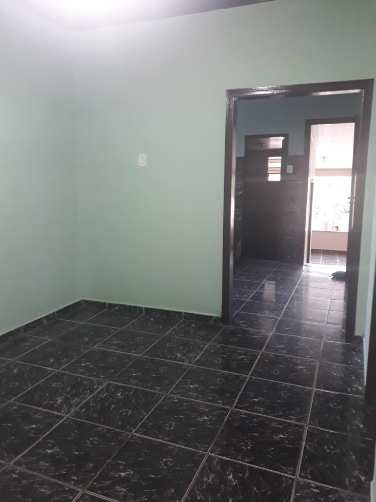 Sala de jantar, cozinha com saídas para o WC e outra saída para a área de lazer e serviço.png