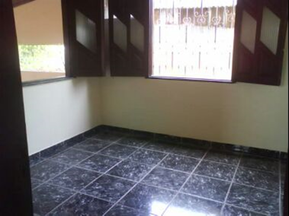 Quarto com duas janelas,  muito ventilado.png