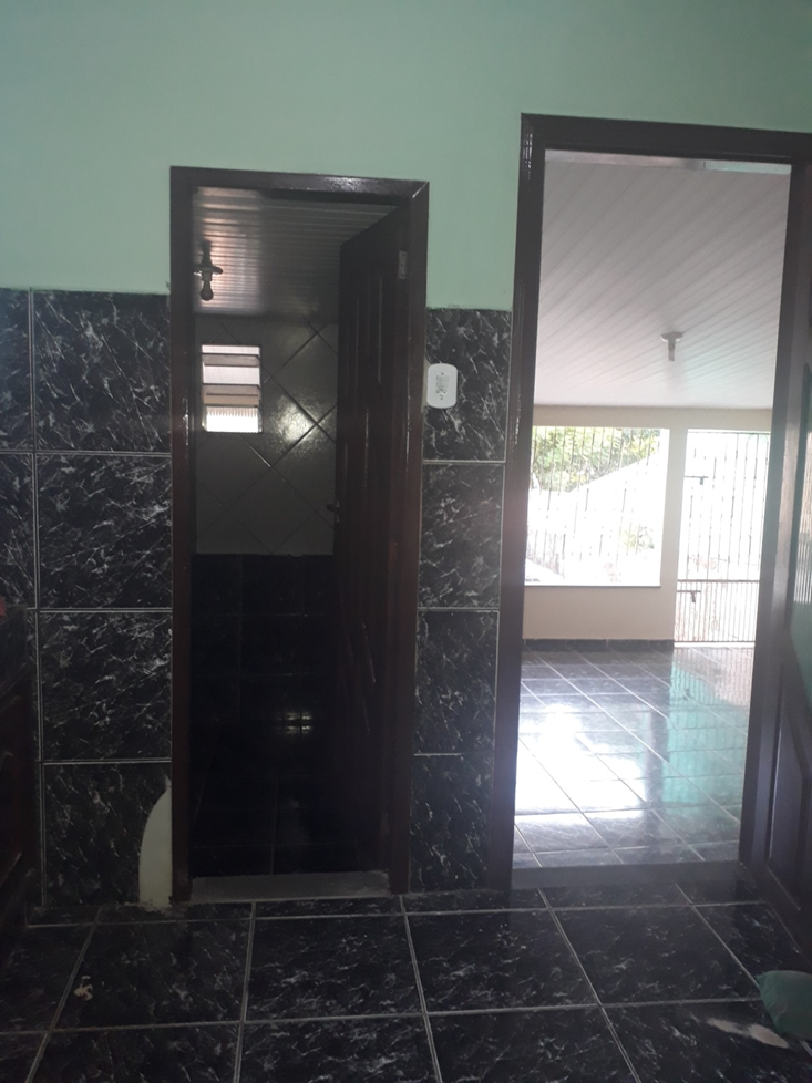 Saída para o WC e área de lazer e serviços.png